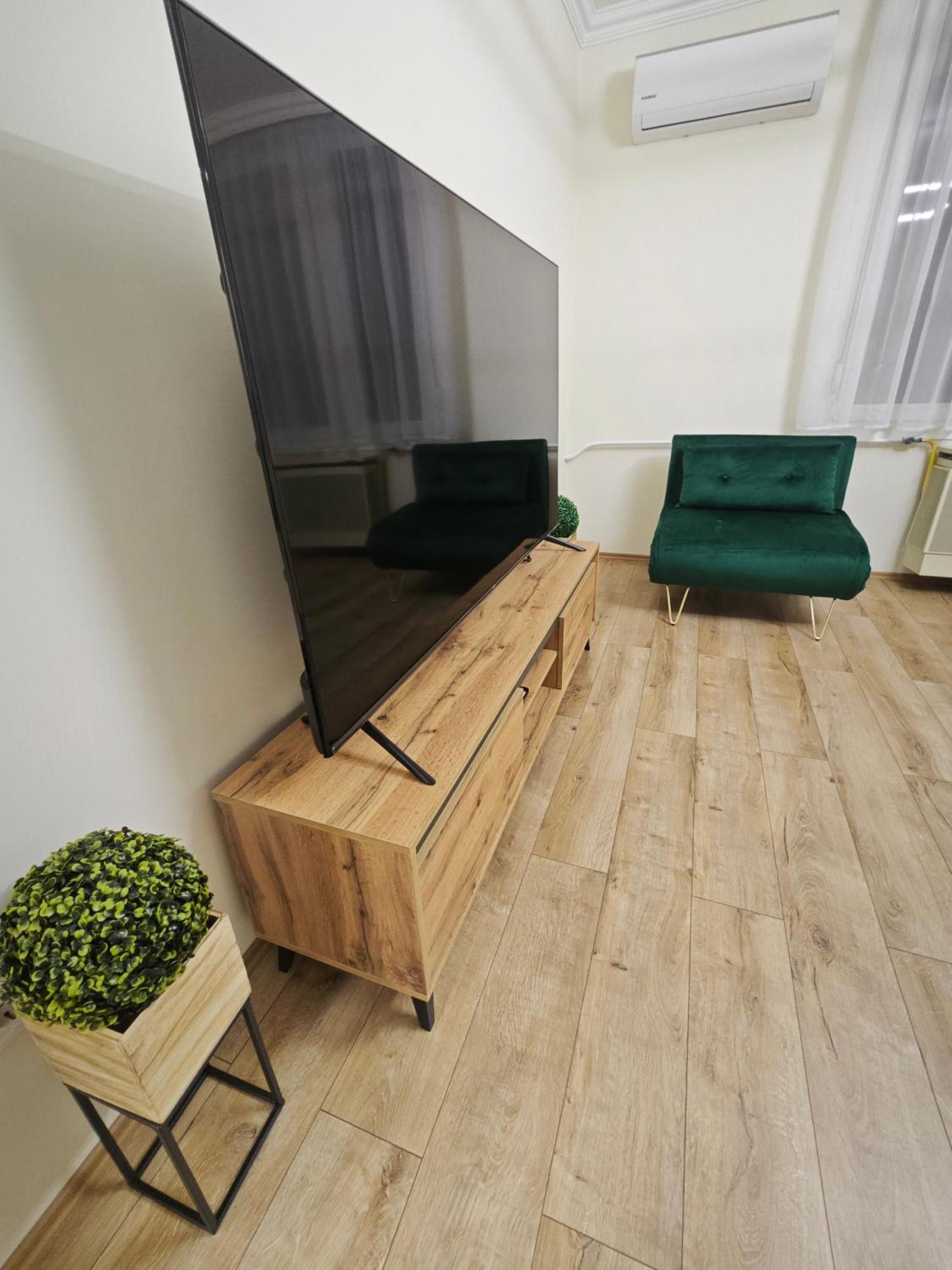 Central Greatforest Apartman Debreţin Exterior foto