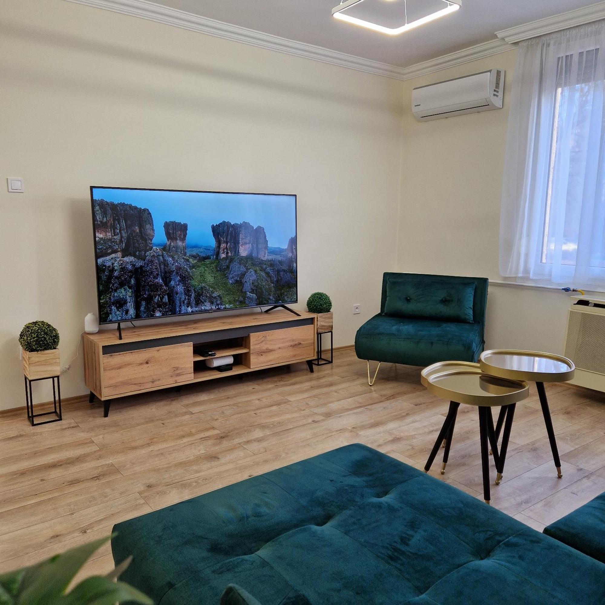 Central Greatforest Apartman Debreţin Exterior foto
